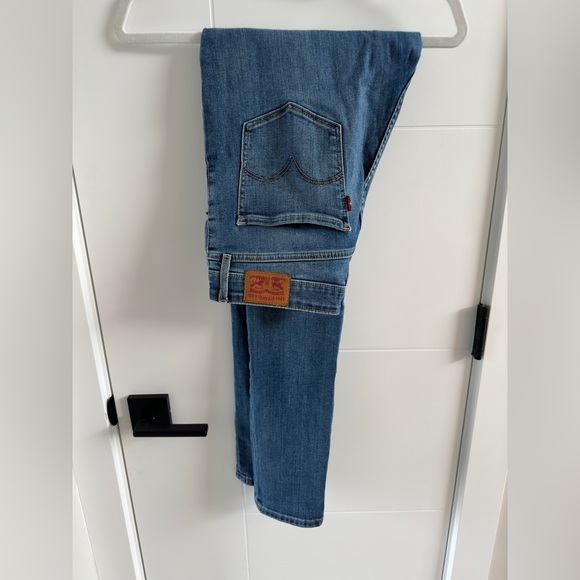 721 Highrise Skinny Levi Jeans - Picture 2 of 7